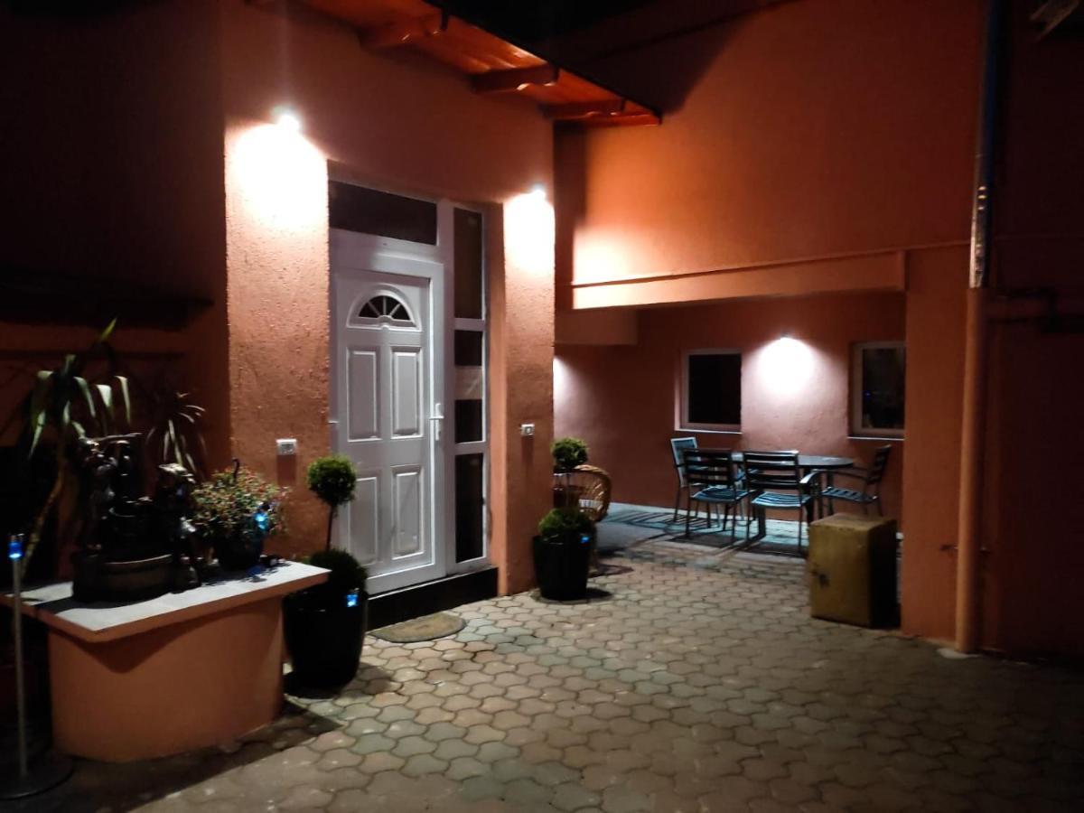 Calypso Rooms Fagaras Exterior photo