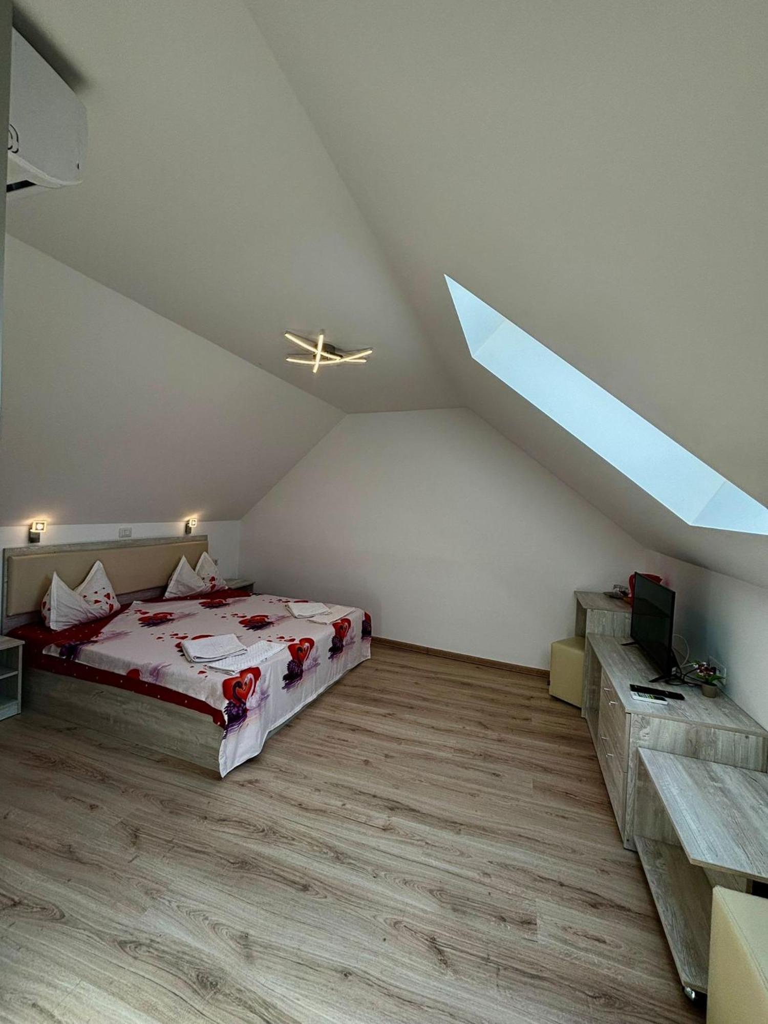 Calypso Rooms Fagaras Exterior photo
